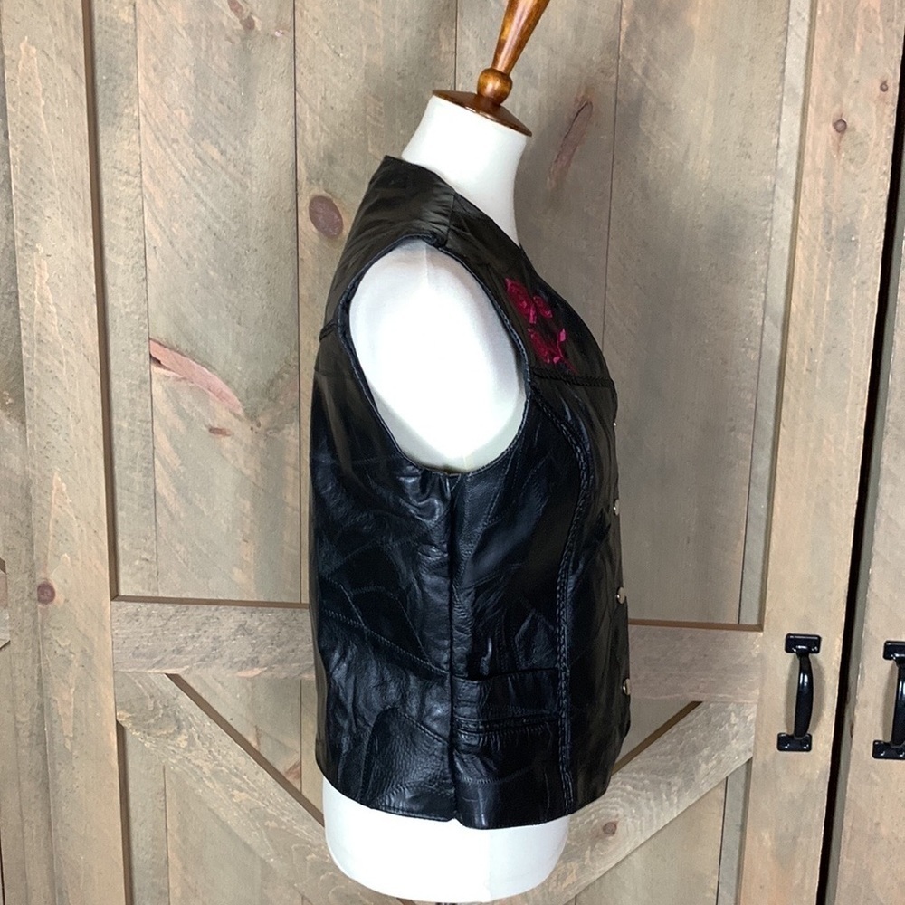 Diamond Plate buffalo leather vest with embroidered flowers Size Medium - Picture 3 of 13